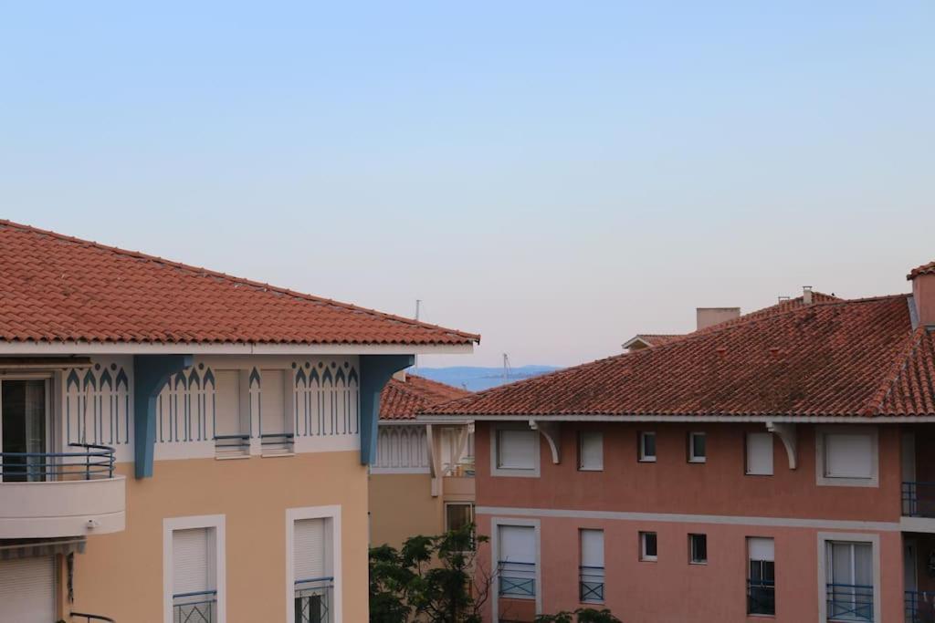 Port-Frejus, Le Paladien, Appartement 2 Pieces Climatise, Terrasse & Parking Exterior photo